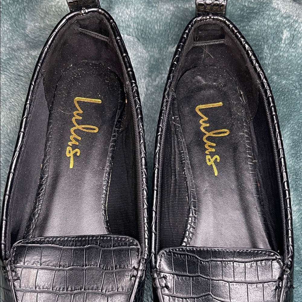 Lulu's 7.5 Black Croc-Embossed Loafers - Picture 2 of 8